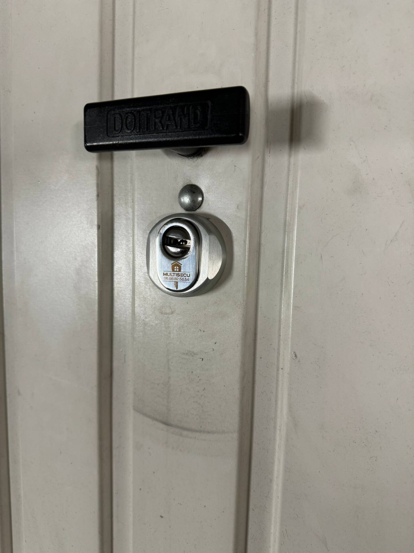 changer barillet serrure porte garage basculante