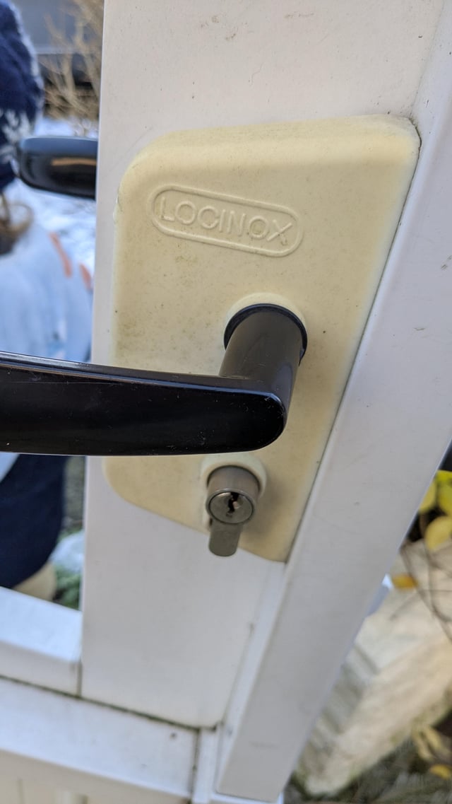 changer serrure portillon