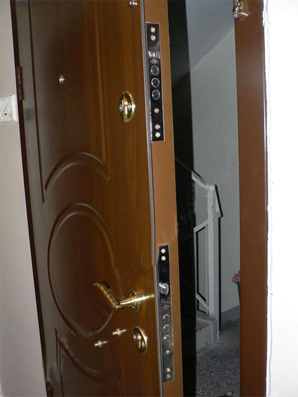 porte blindée ouverture extérieure